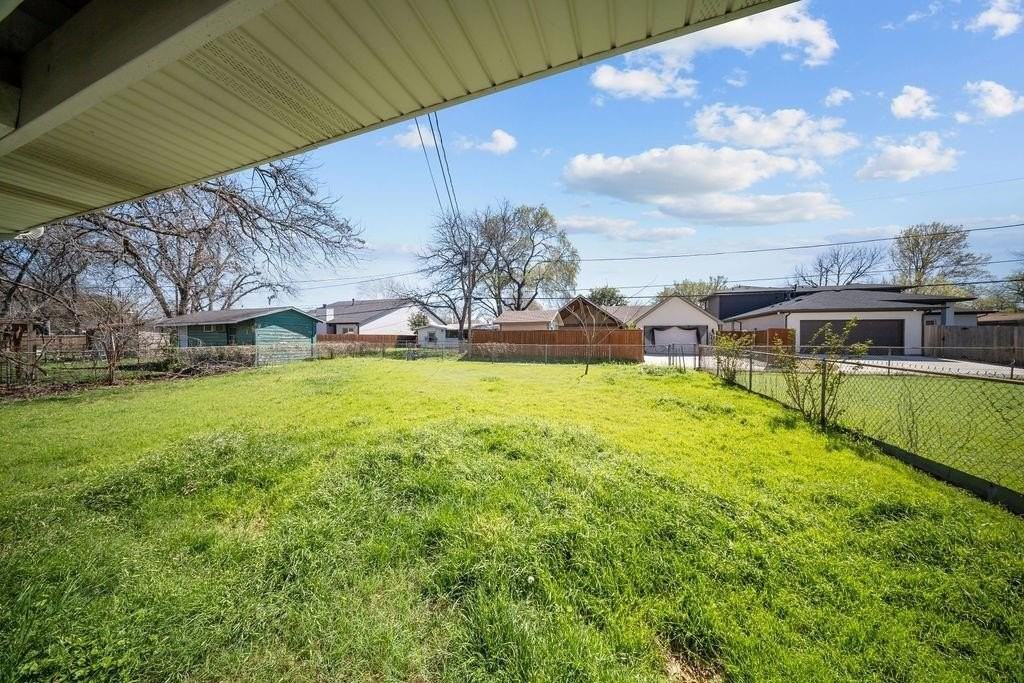 5829 Holloway St - Photo 5 of 17