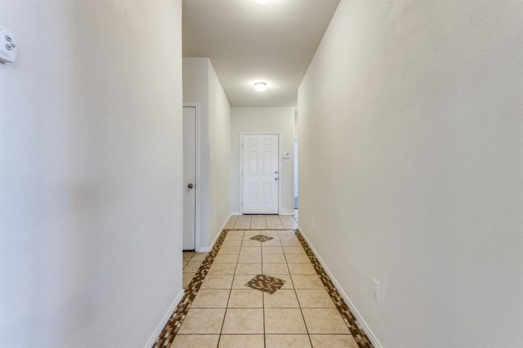 2031 Avondown Rd - Photo 4 of 25