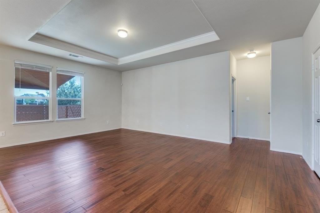 2031 Avondown Rd - Photo 6 of 25