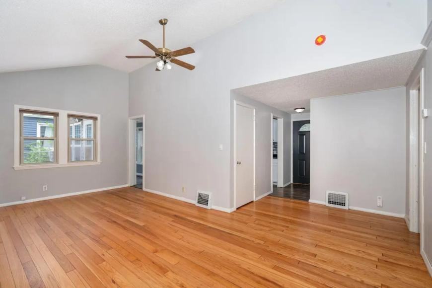 3247 Benjamin St Ne - Photo 2 of 10