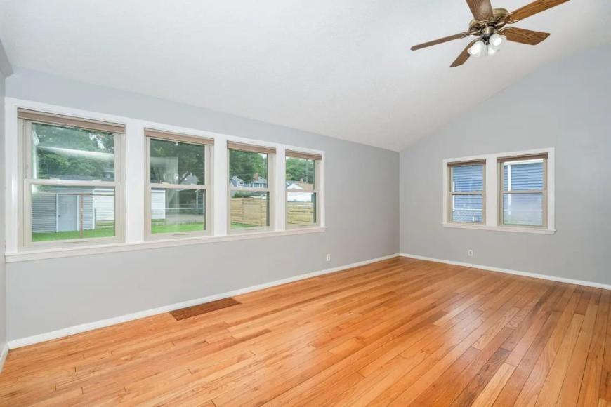 3247 Benjamin St Ne - Photo 3 of 10