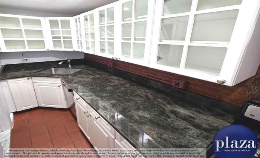 121 Bank St - Photo 7 of 10