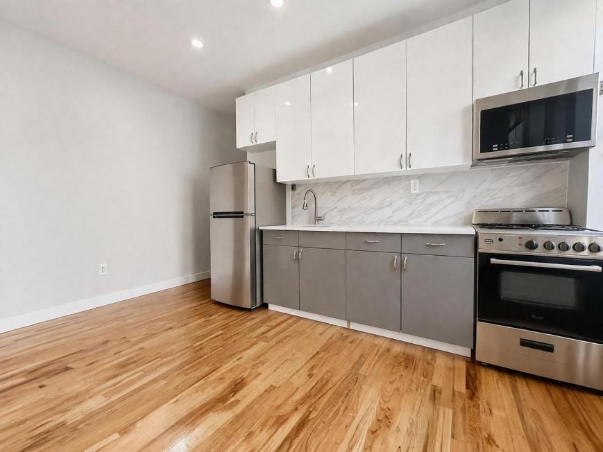 87 Post Ave - Photo 6 of 8