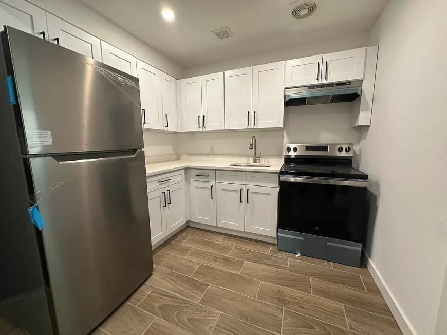 680 Courtlandt Ave - Photo 3 of 8