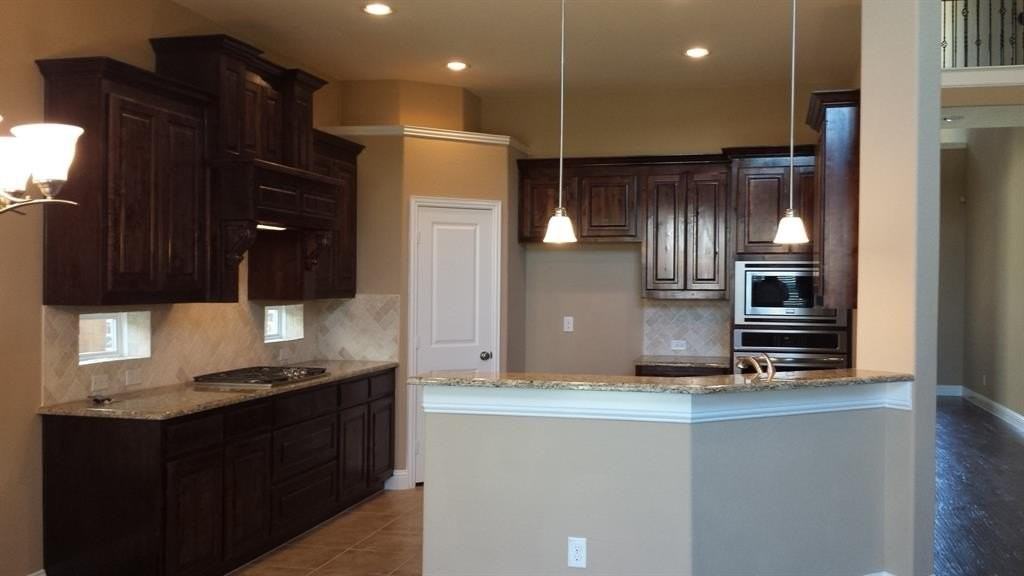 2449 Kingsgate Dr - Photo 3 of 13