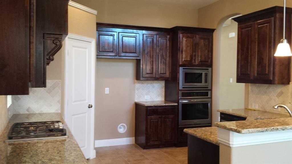 2449 Kingsgate Dr - Photo 4 of 13