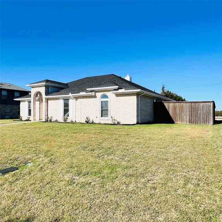 719 Kristi Ln - Photo 3 of 20