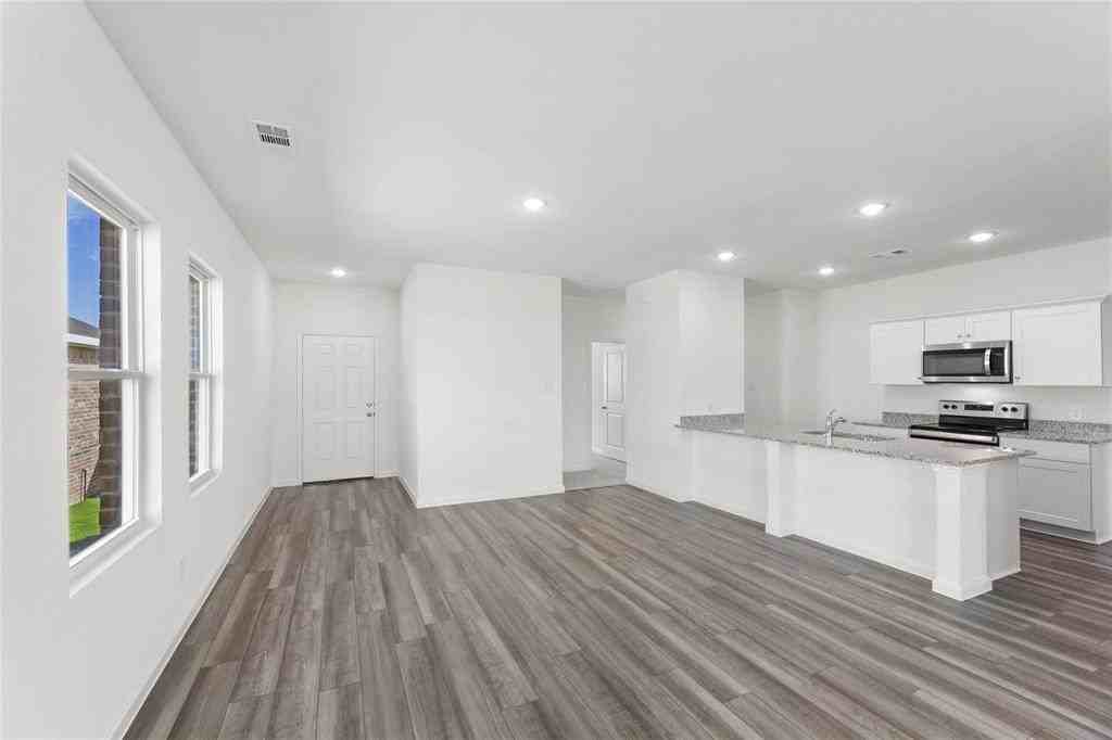 761 Yorkshire Dr - Photo 5 of 17