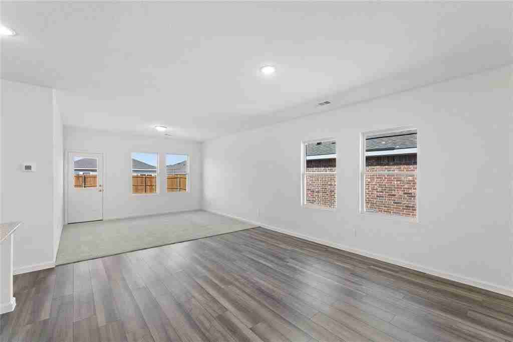 761 Yorkshire Dr - Photo 7 of 17