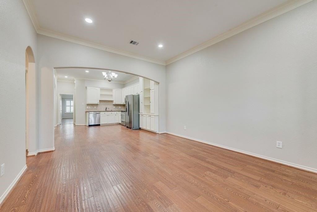 2155 Colby Ln - Photo 3 of 23