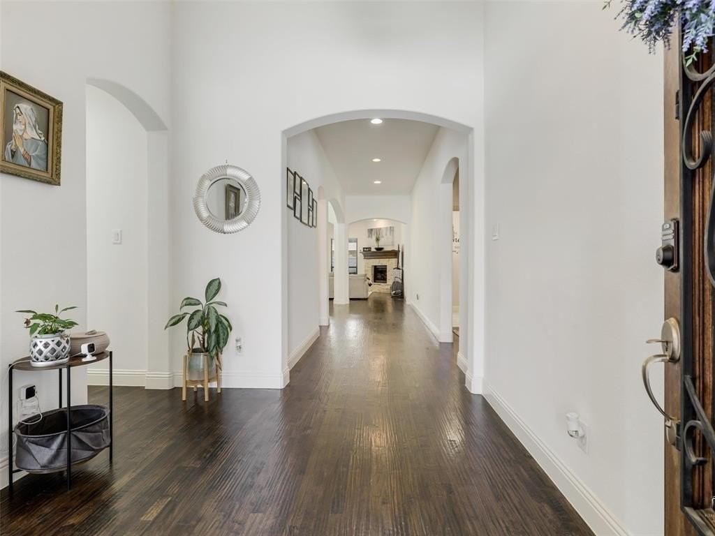 708 Sandbox Dr - Photo 4 of 32