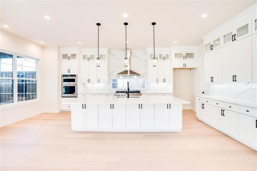 3611 S Versailles Ave - Photo 5 of 31