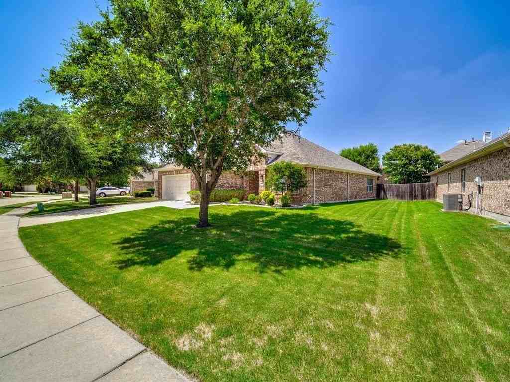 8162 Robertson Dr - Photo 2 of 36