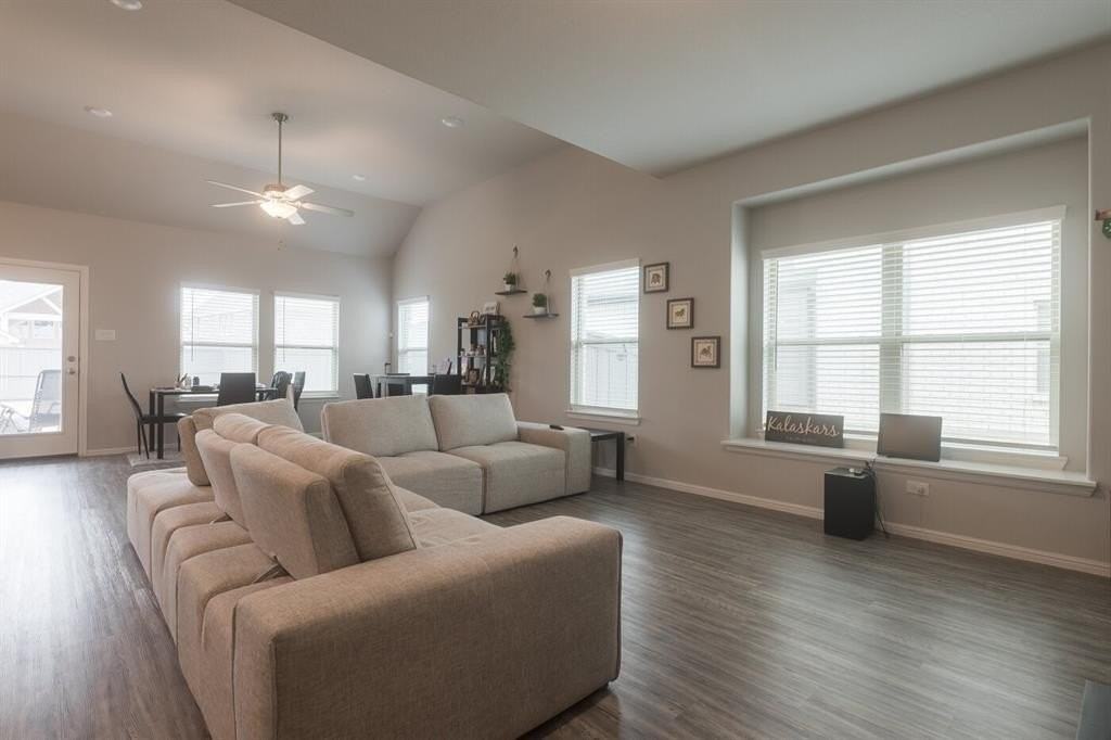 7106 Mistflower Mdw - Photo 6 of 40