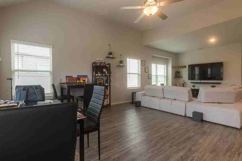 7106 Mistflower Mdw - Photo 7 of 40