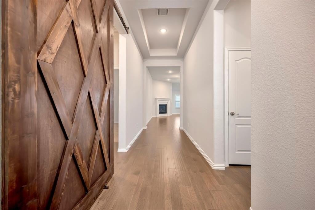 1104 Superbloom Ave - Photo 3 of 34