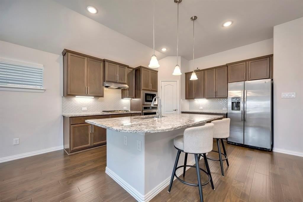 1104 Superbloom Ave - Photo 5 of 34