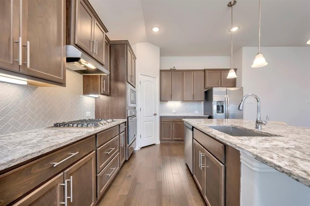 1104 Superbloom Ave - Photo 6 of 34