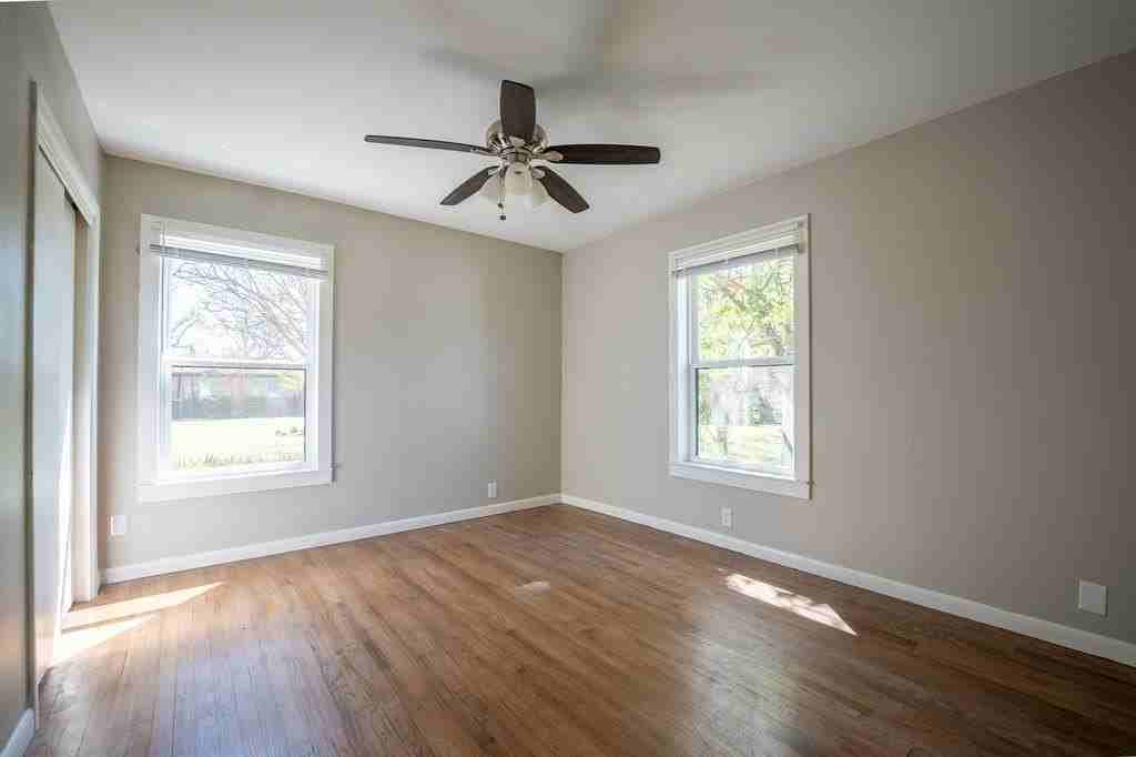 1017 N Houston St - Photo 3 of 9