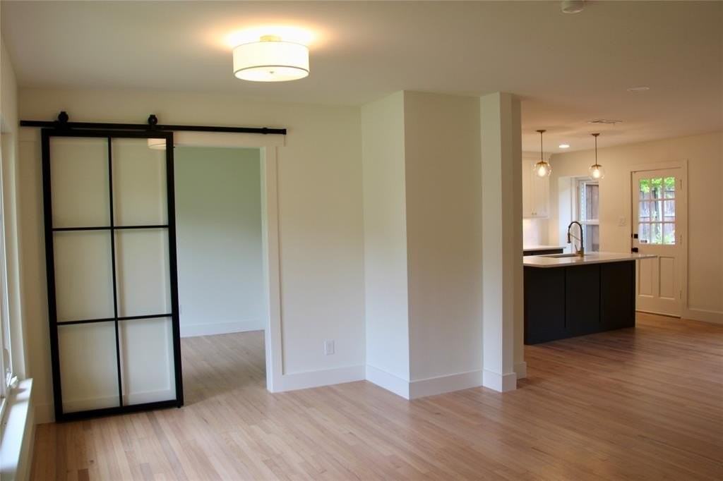 6335 Monticello Ave - Photo 3 of 18