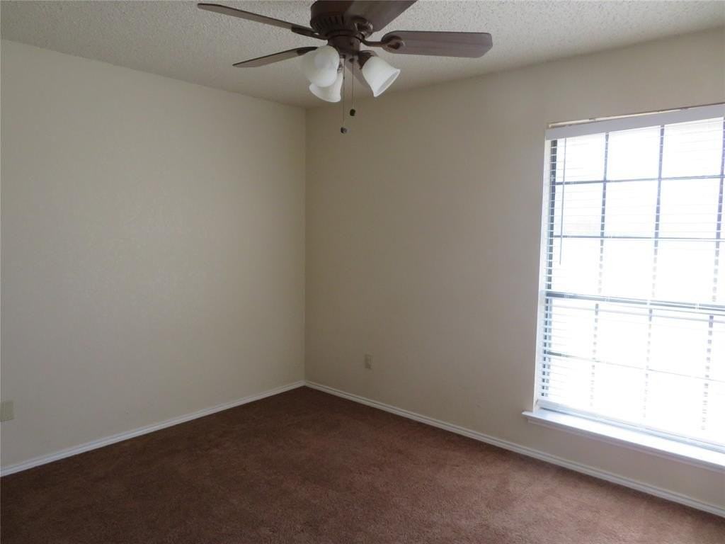 443 Warbler Dr - Photo 7 of 8