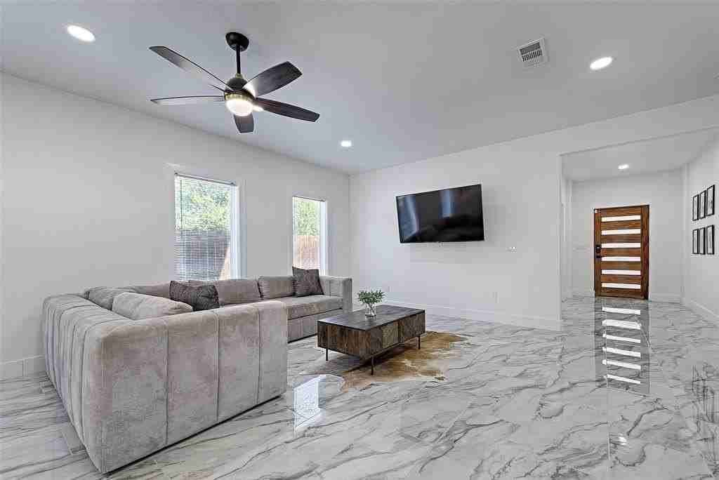 3319 Wake St - Photo 6 of 38