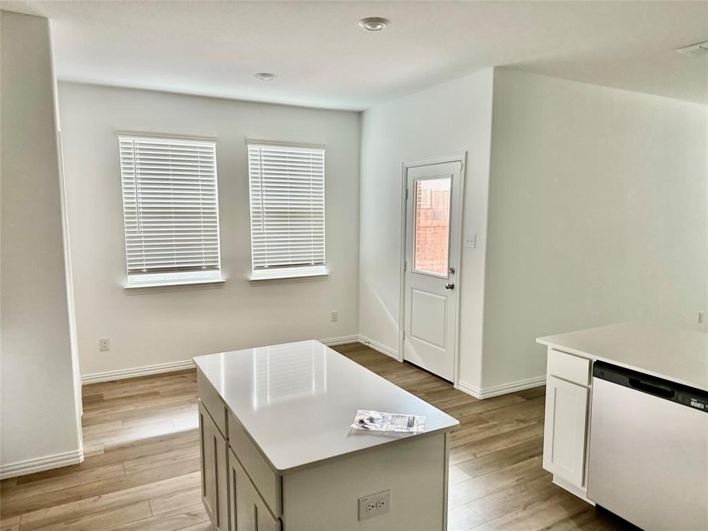 5905 Rostherne Dr - Photo 4 of 12