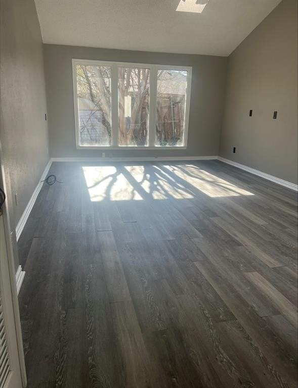 3012 Barrington Ct - Photo 4 of 17