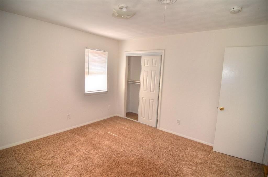 2528 Saint Francis Ave - Photo 7 of 11