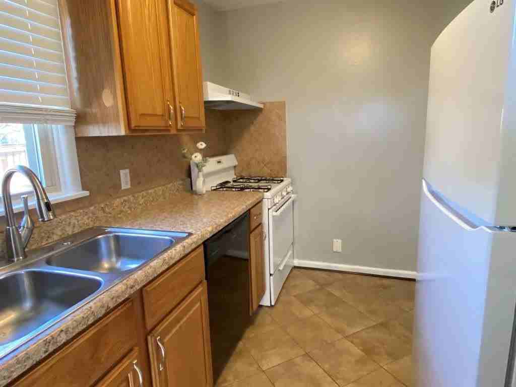 2114 Dunloe Ave - Photo 7 of 14