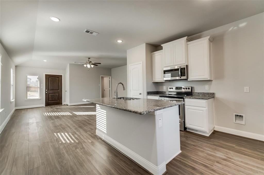 1430 Warringwood Dr - Photo 5 of 19