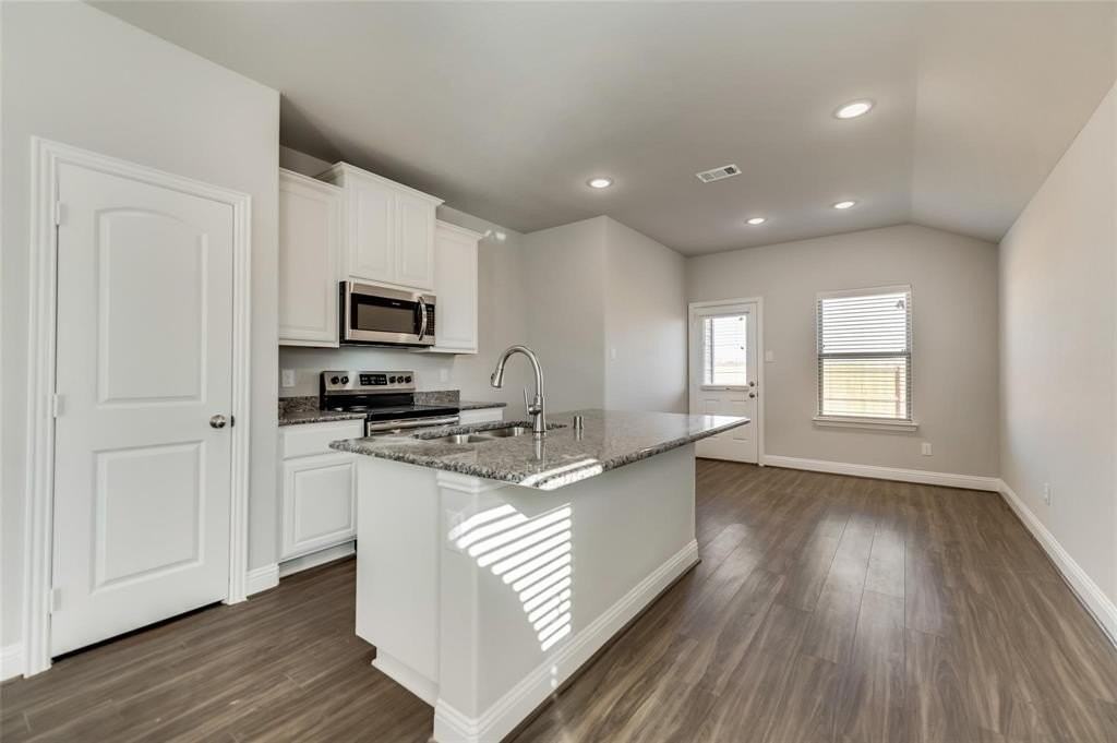 1430 Warringwood Dr - Photo 7 of 19