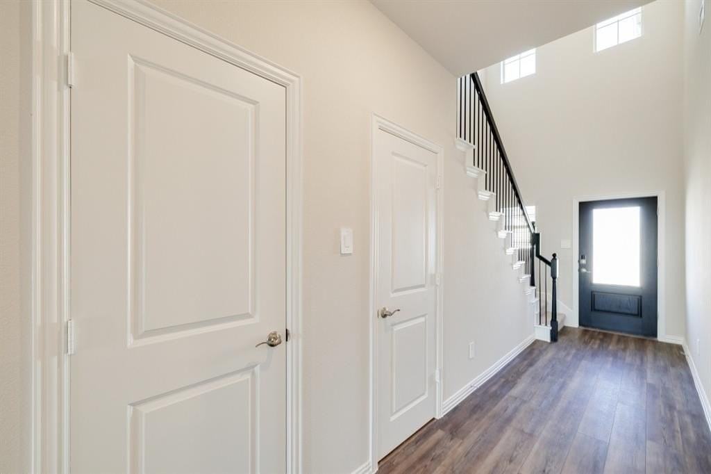 4816 Hunter Hurst Dr - Photo 2 of 30