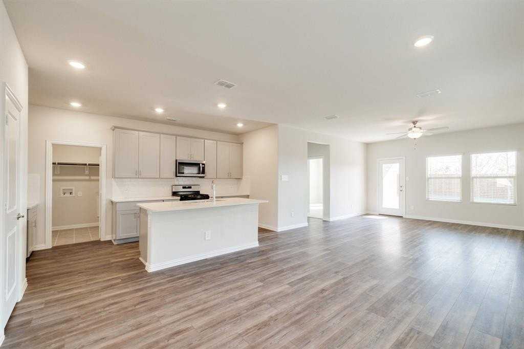 4816 Hunter Hurst Dr - Photo 3 of 30