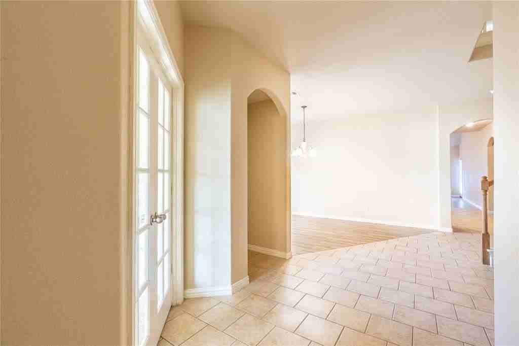 7220 Petersburg Dr - Photo 4 of 34