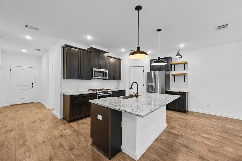 1428 Victoria St - Photo 5 of 20