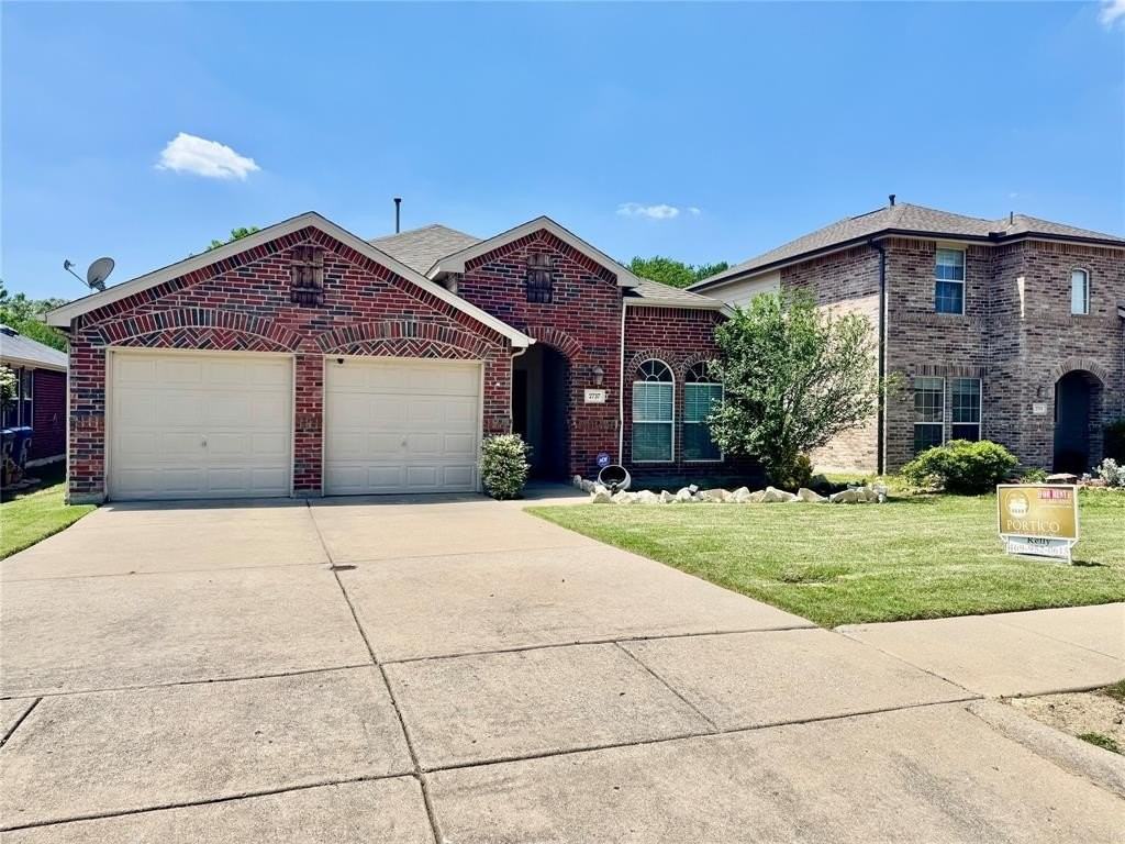 2737 Laurel Oak Dr - Photo 2 of 14