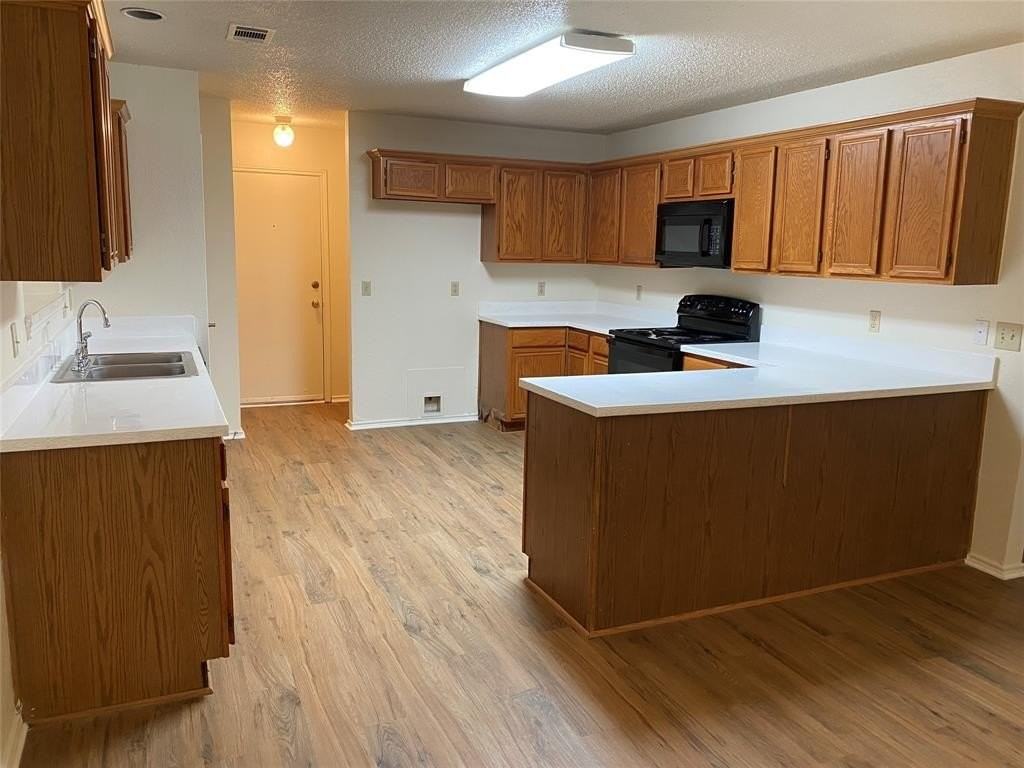 1227 Reeves Ln - Photo 5 of 13