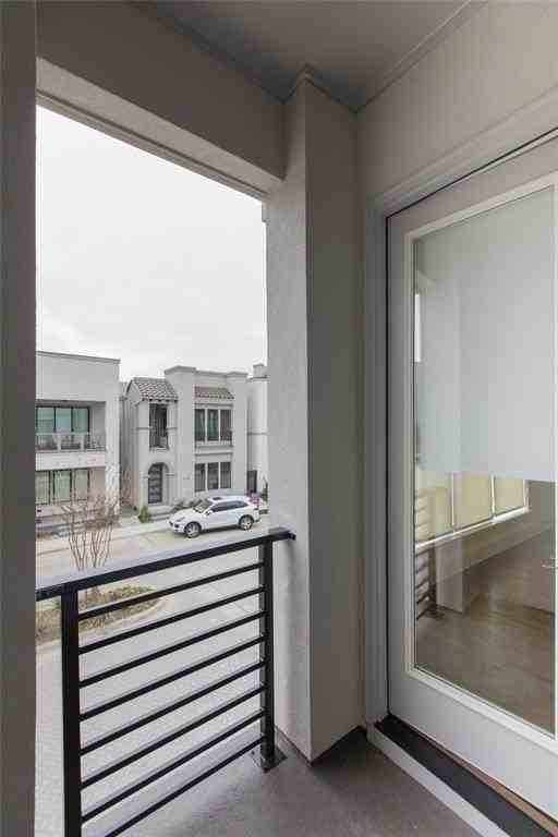 6105 Echelon Way - Photo 4 of 40