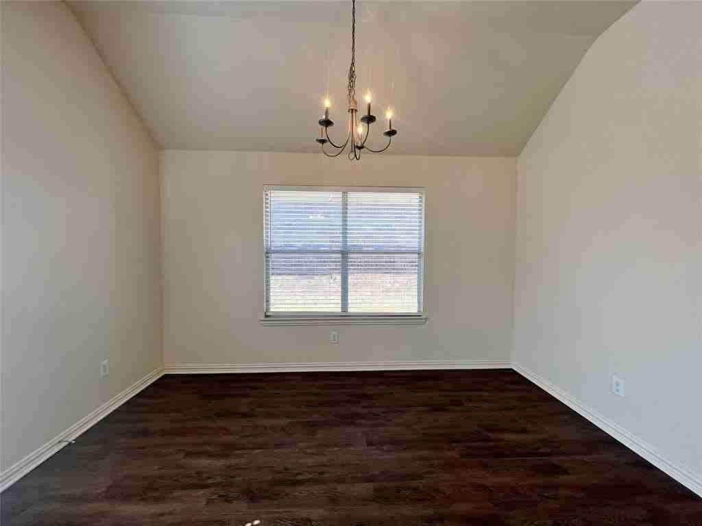 3236 Crofton Dr - Photo 5 of 27