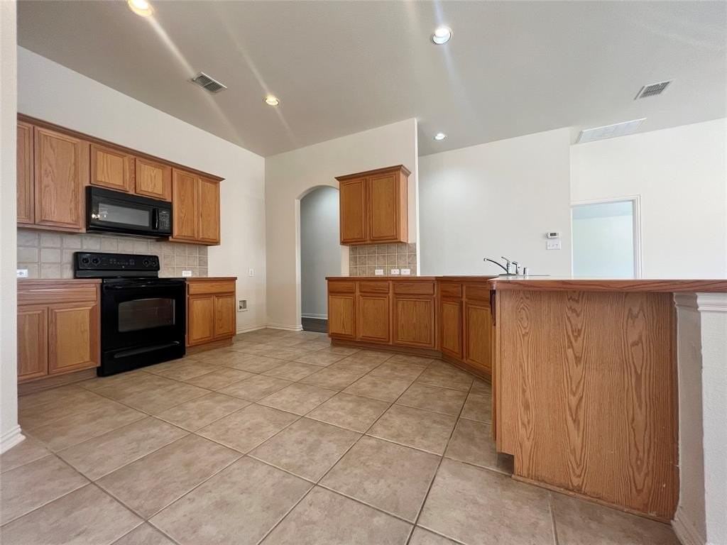 3236 Crofton Dr - Photo 7 of 27