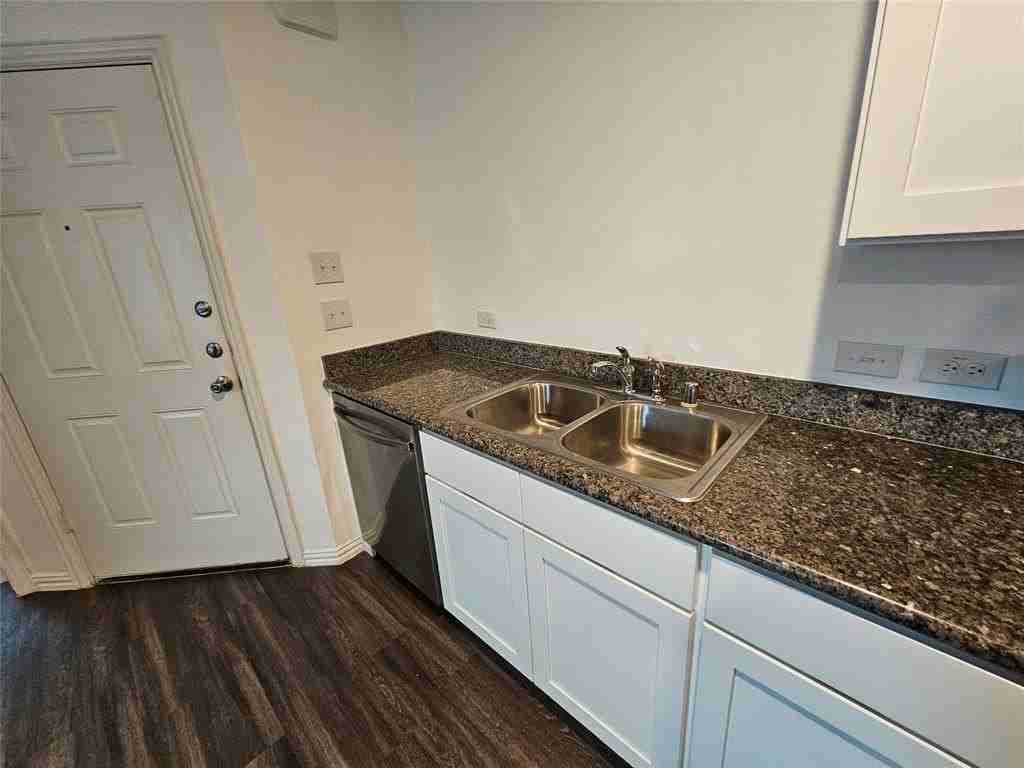 5113 Avenue G - Photo 4 of 21