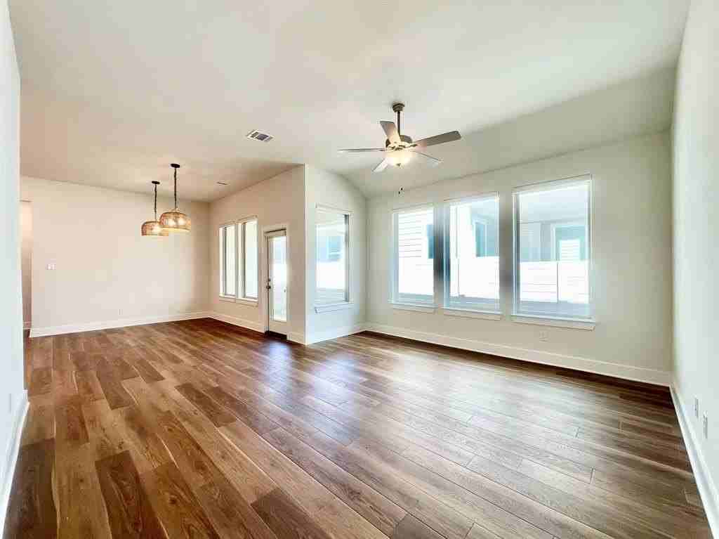 3320 Eddington Dr - Photo 7 of 35