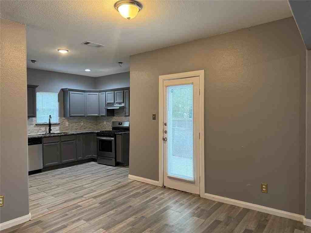 7315 Toland St - Photo 4 of 16