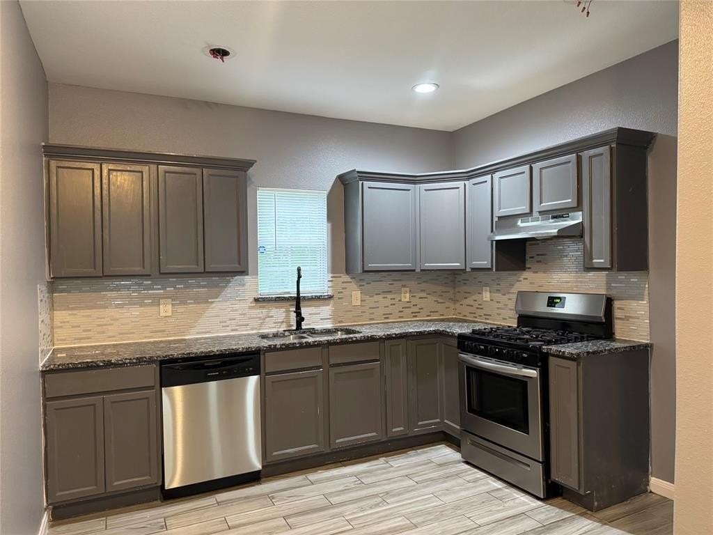 7315 Toland St - Photo 7 of 16