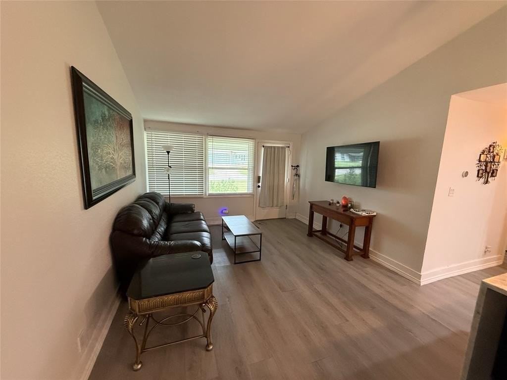 819 Loganwood Ave - Photo 3 of 18