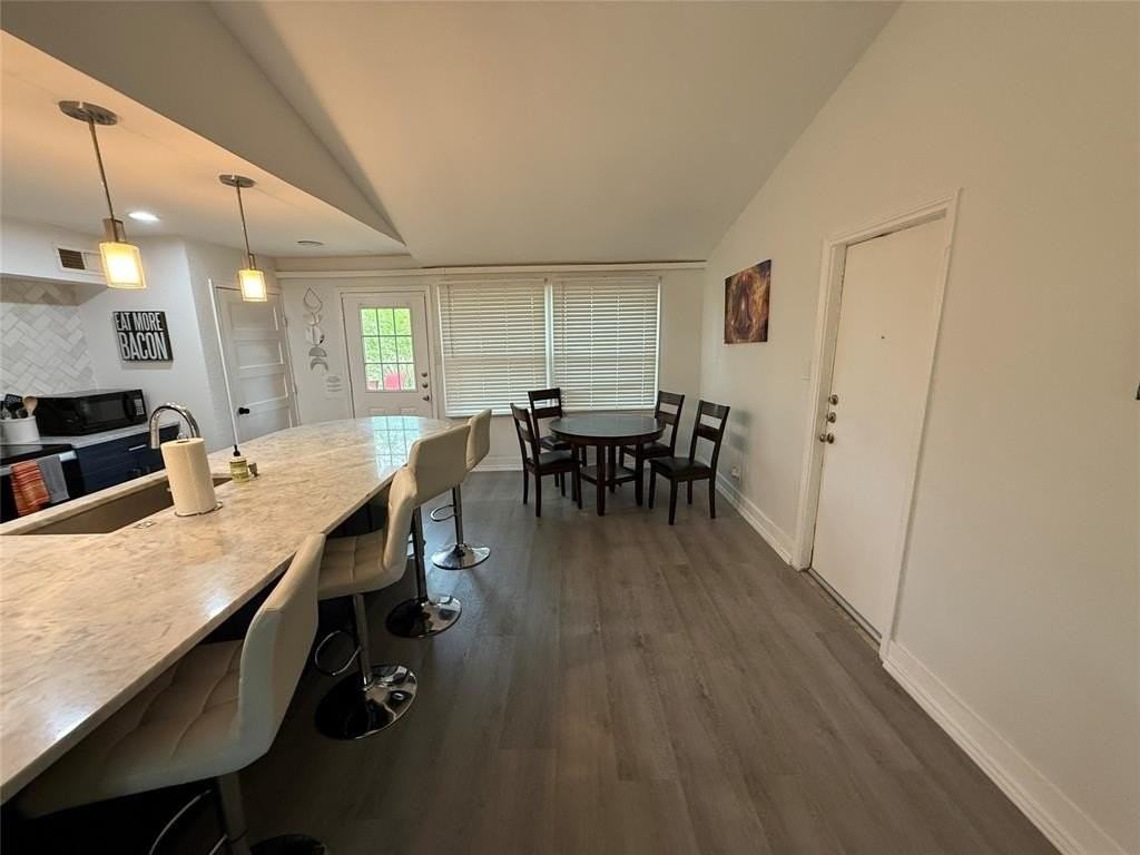 819 Loganwood Ave - Photo 4 of 18