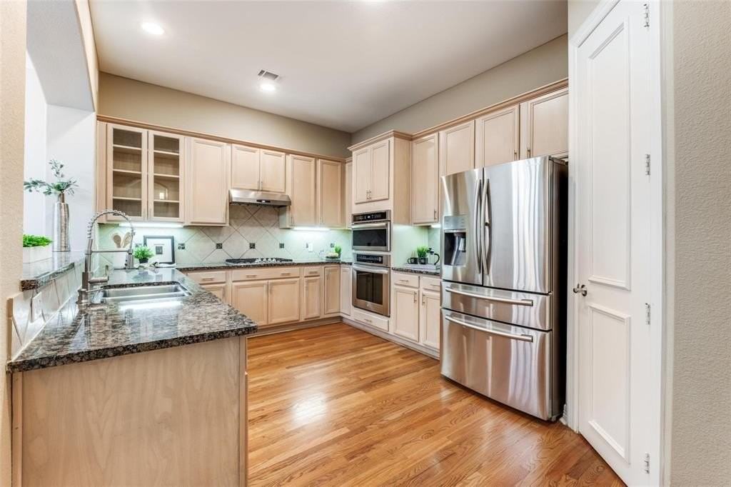 2205 Canton St #107 - Photo 4 of 12