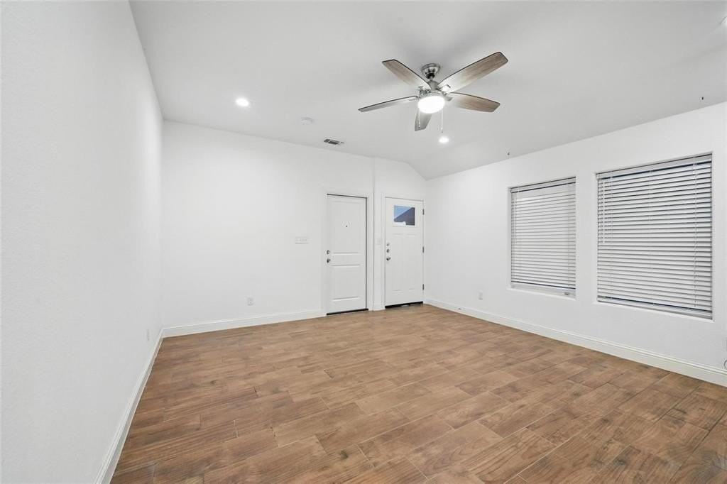 607 E Carter St #609 - Photo 2 of 21