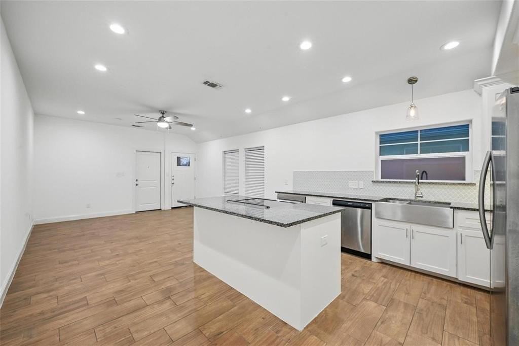 607 E Carter St #609 - Photo 4 of 21